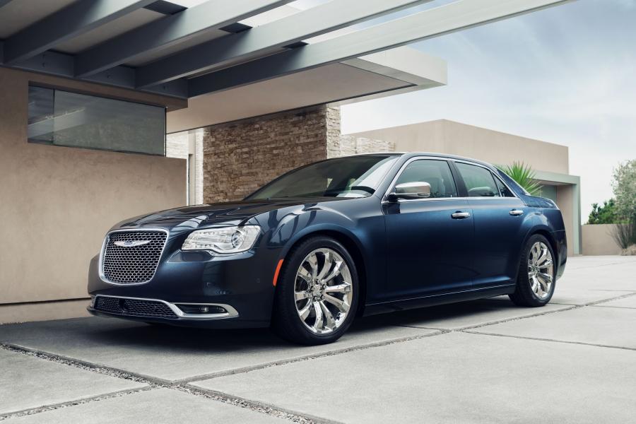  Chrysler 300C Platinum 2015 года  (фото 25 из 47)
